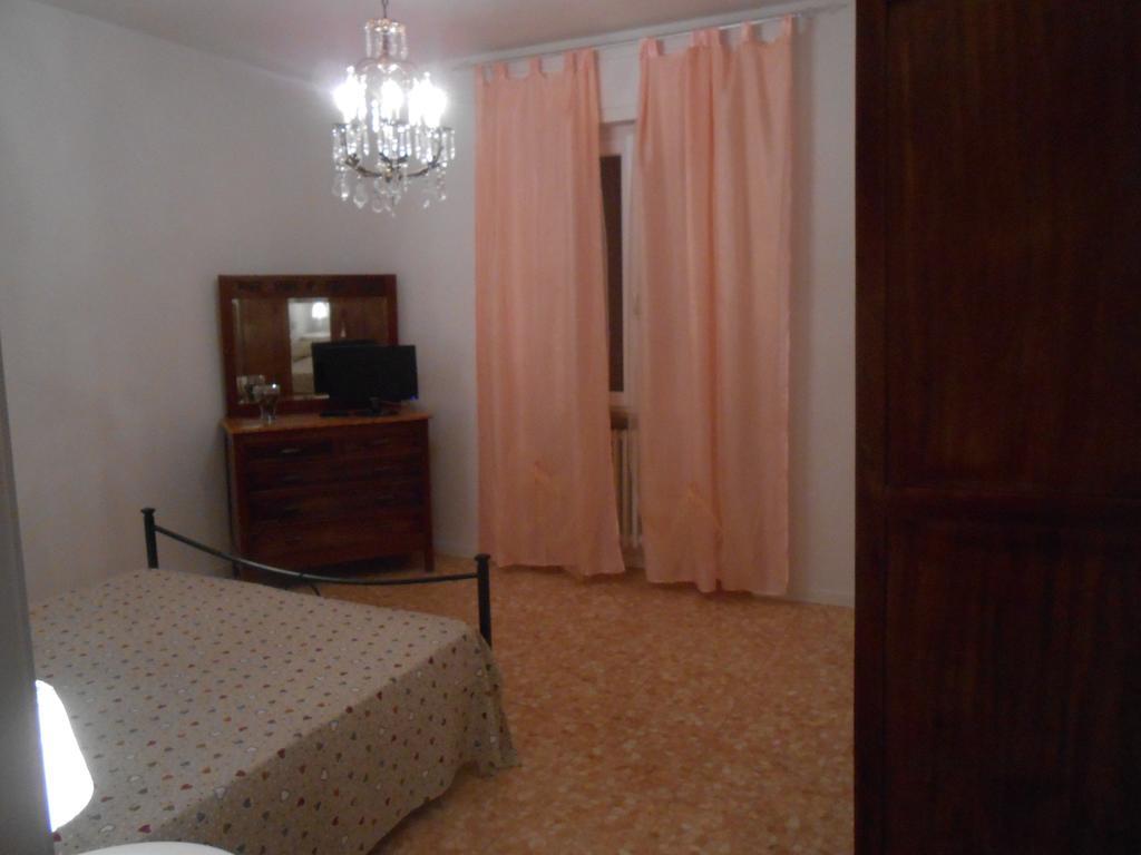 Gino'S House Ξενοδοχείο Πίζα Δωμάτιο φωτογραφία